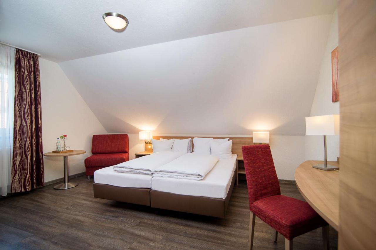 Hotel-Gasthof Neue Post Leutershausen  Экстерьер фото