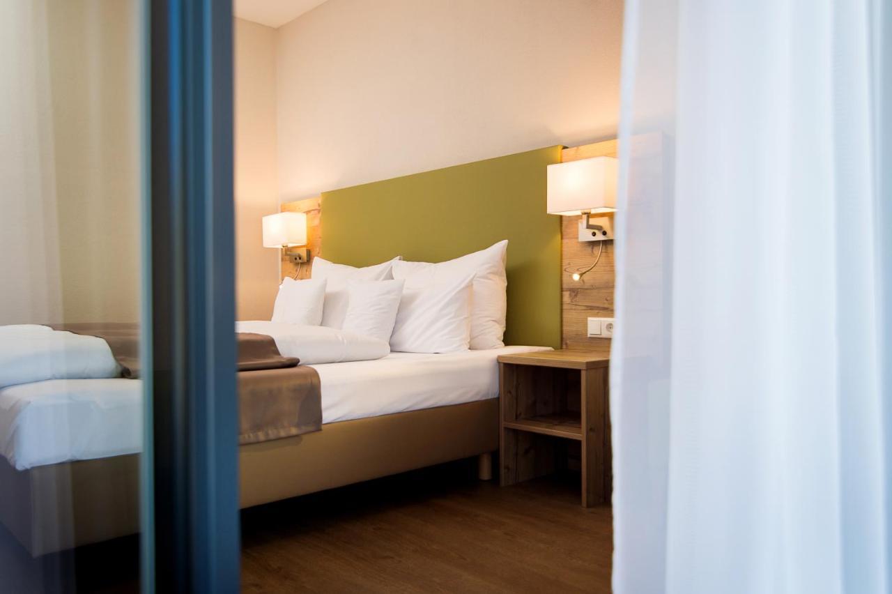 Hotel-Gasthof Neue Post Leutershausen  Экстерьер фото