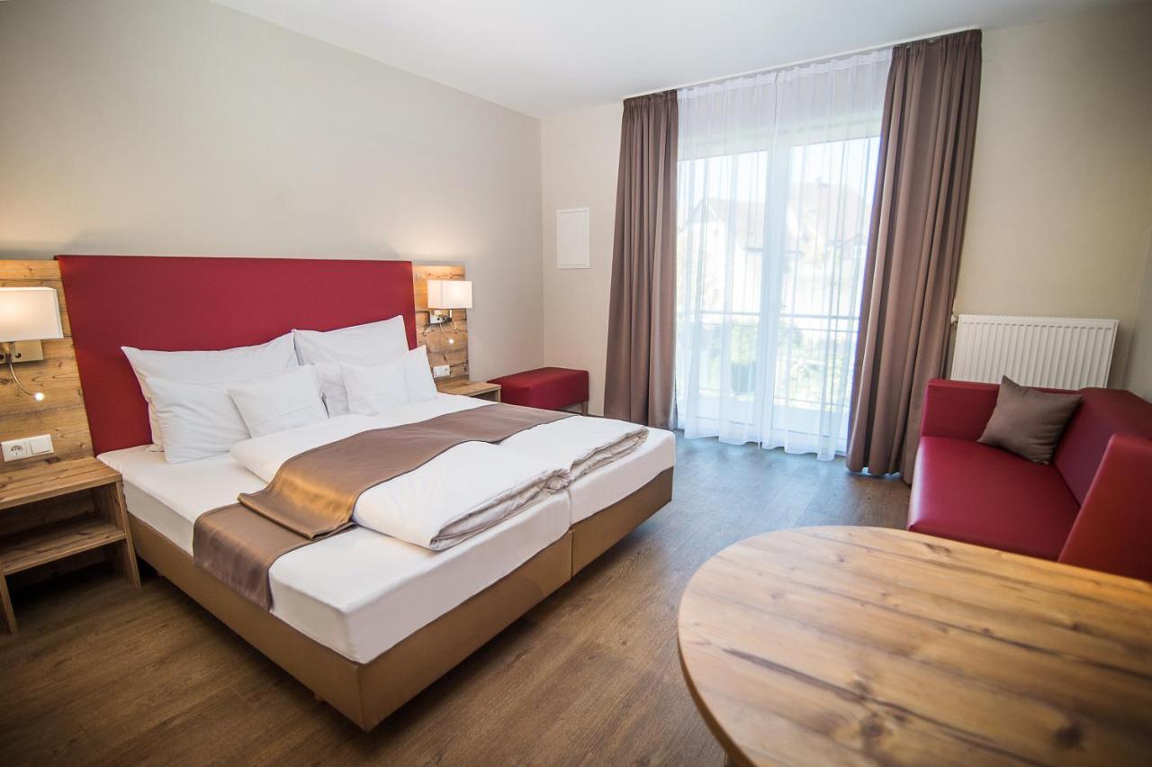 Hotel-Gasthof Neue Post Leutershausen  Экстерьер фото