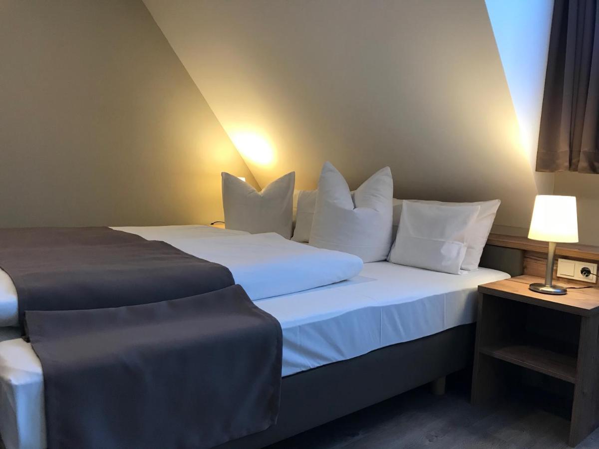 Hotel-Gasthof Neue Post Leutershausen  Экстерьер фото
